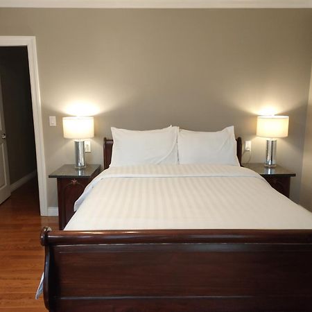 Semi Centre House Hotel White Rock Bagian luar foto