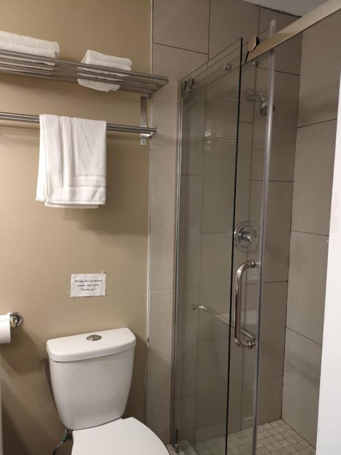 Semi Centre House Hotel White Rock Bagian luar foto