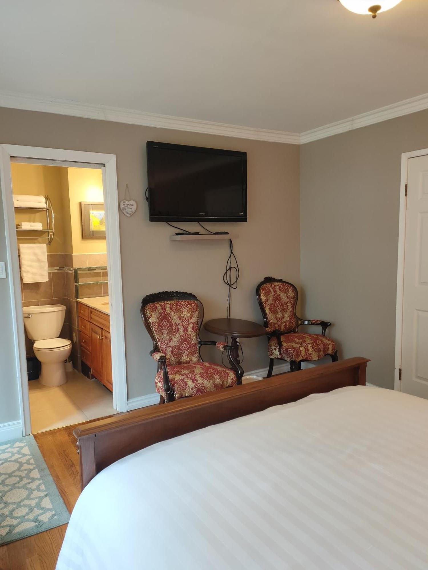 Semi Centre House Hotel White Rock Bagian luar foto