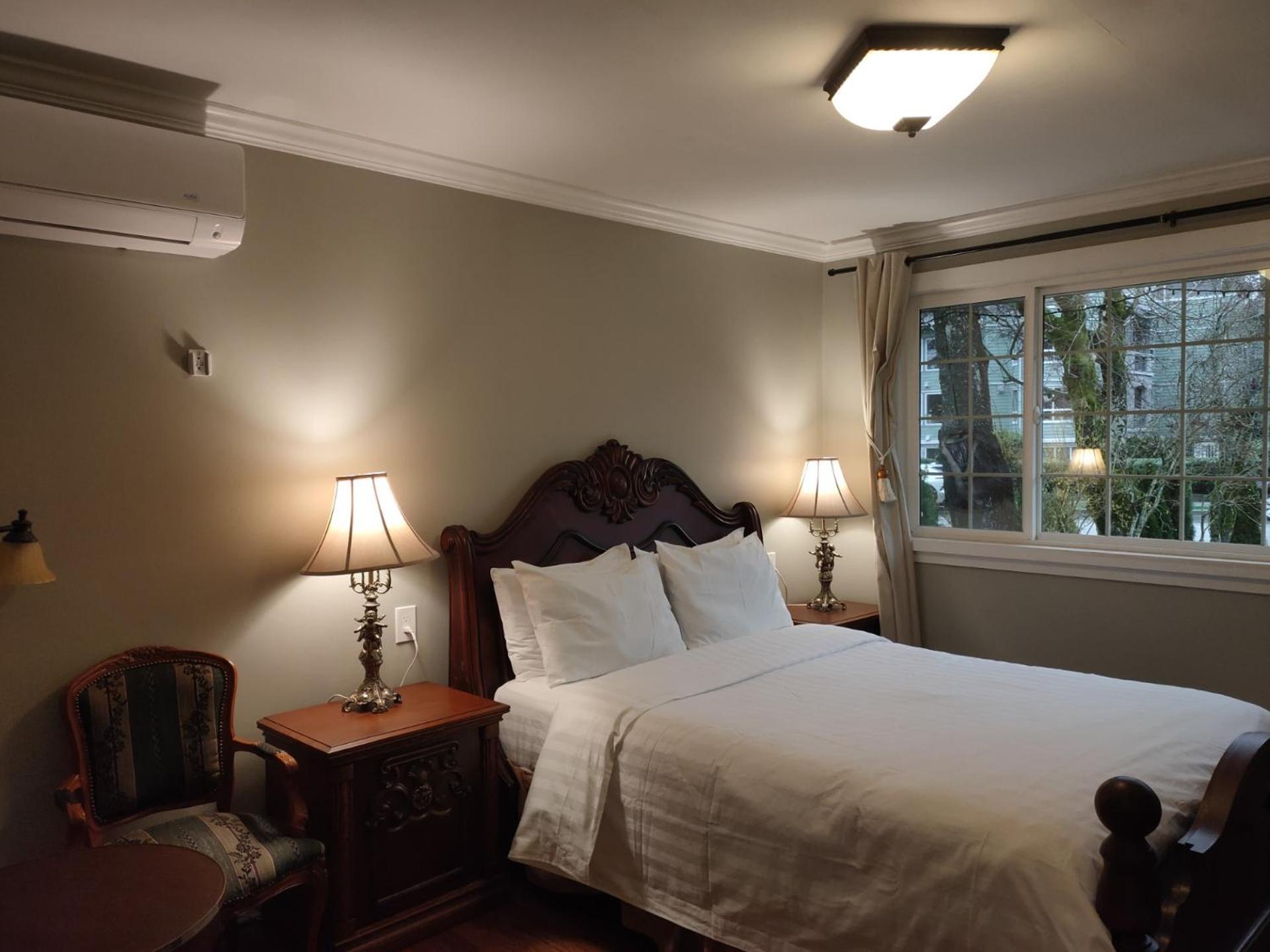 Semi Centre House Hotel White Rock Bagian luar foto
