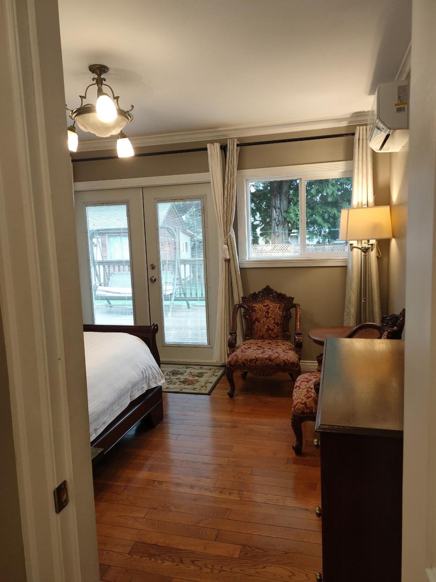 Semi Centre House Hotel White Rock Bagian luar foto
